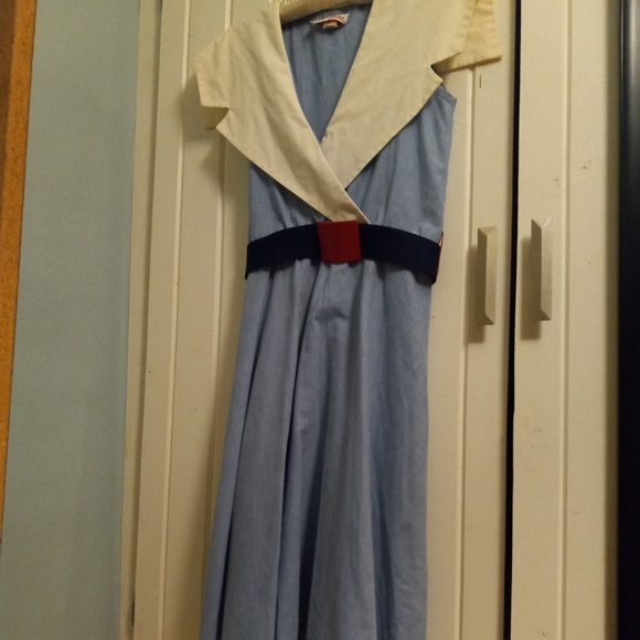 Vintage sleeveless dress with belt - Picture 2 of 13